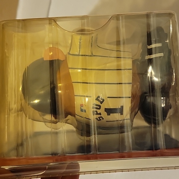 New in Box: Hasbro Mr Potato Head Sports Spud NY Yankees - Picture 3 of 10